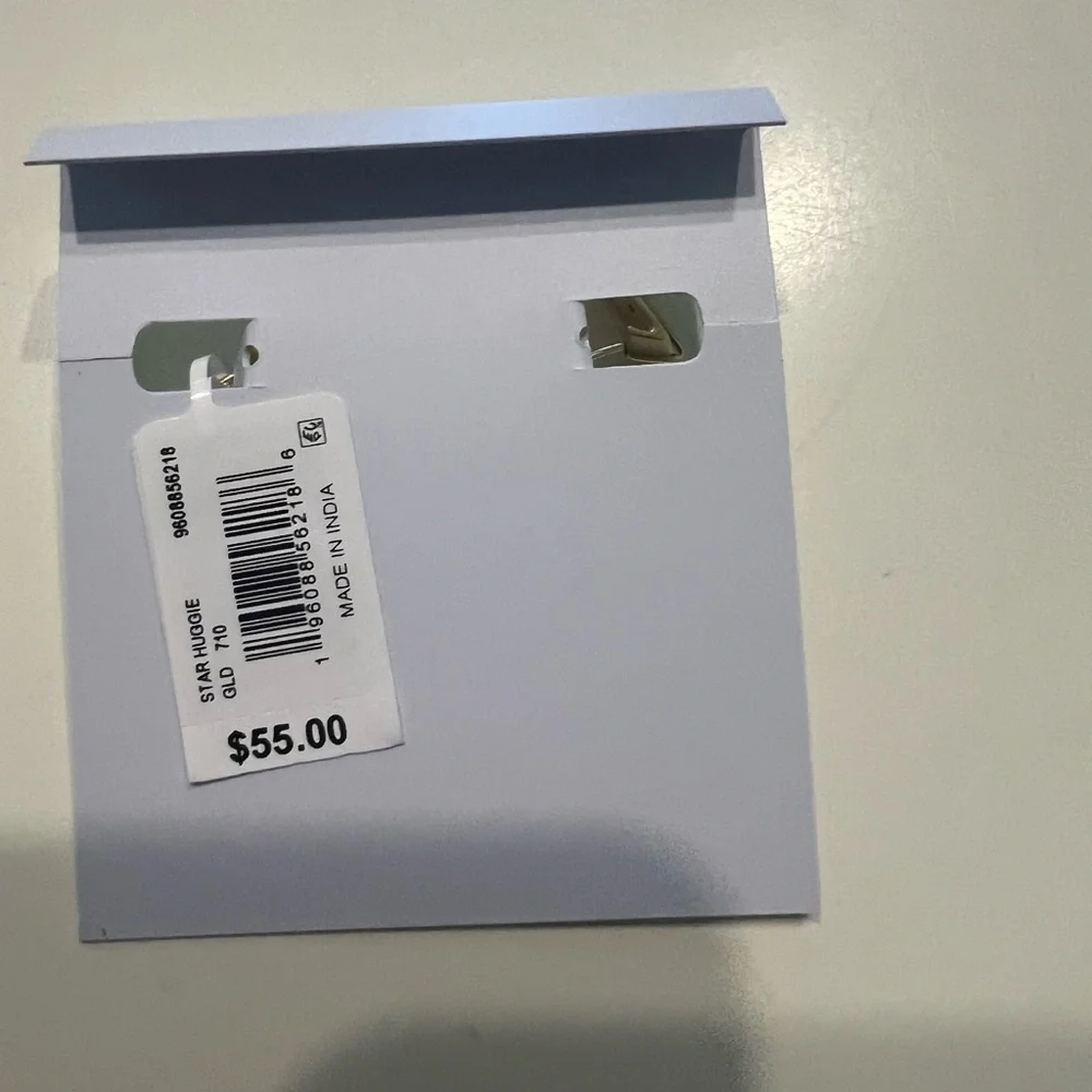 NWT-Kendra Scott Star Huggie Earrings in Gold - Picture 10 of 10